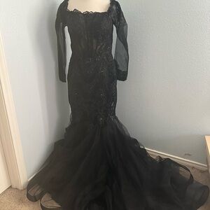 Elegant Black Lace Wedding Dress